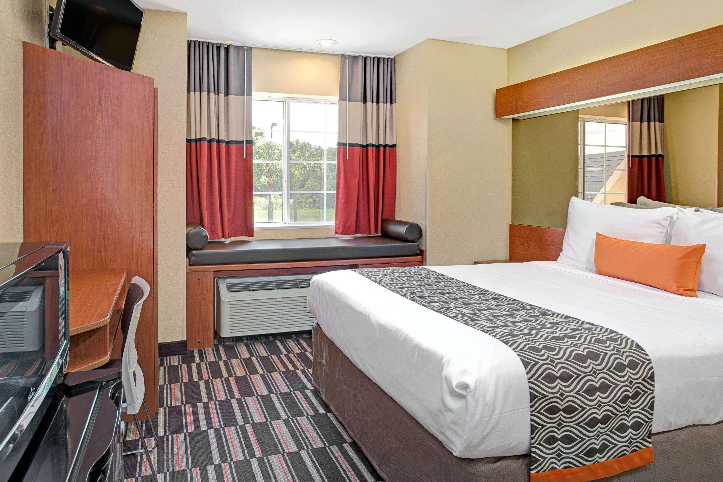 Microtel Inn & Suites By Wyndham Bushnell Buitenkant foto