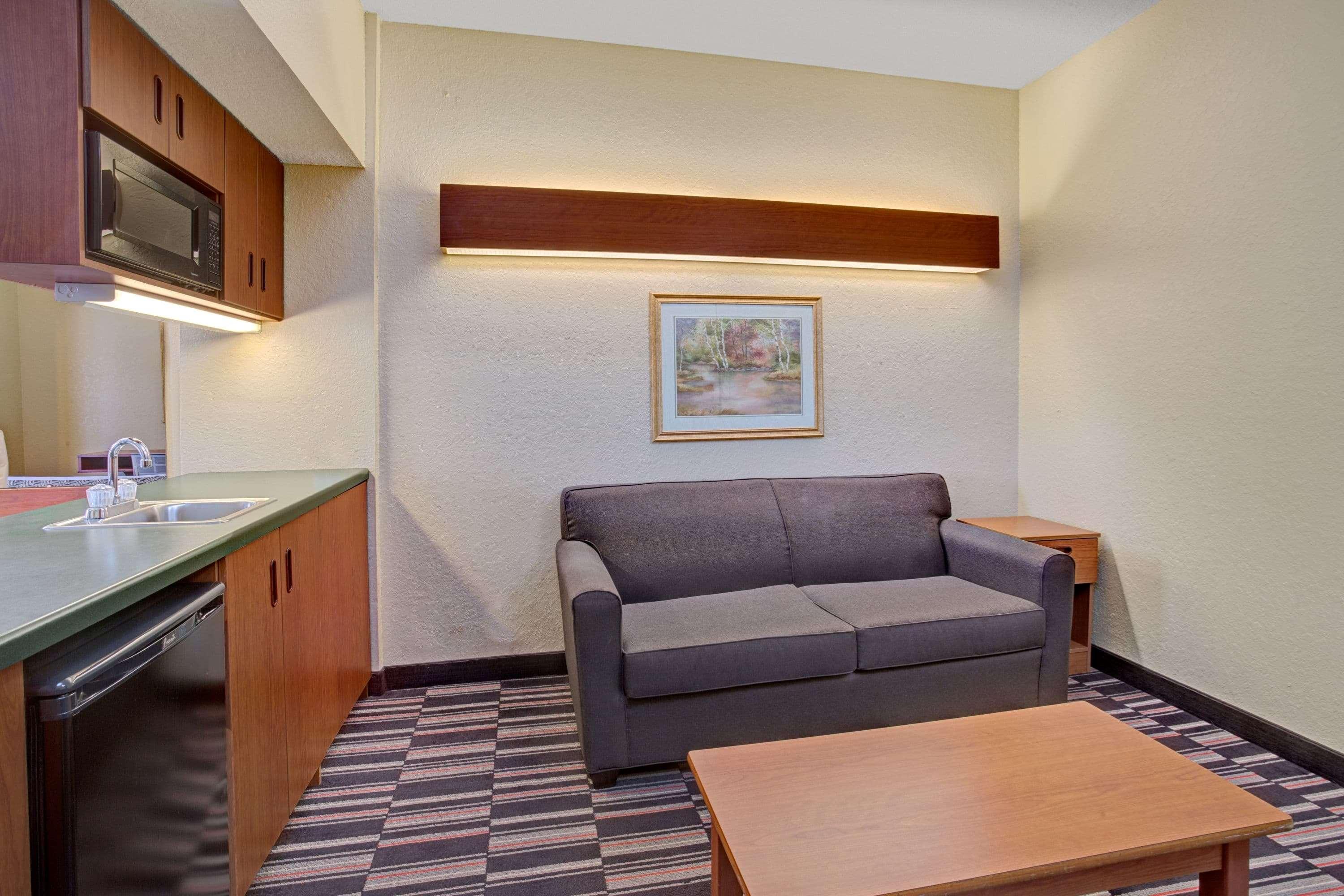 Microtel Inn & Suites By Wyndham Bushnell Buitenkant foto