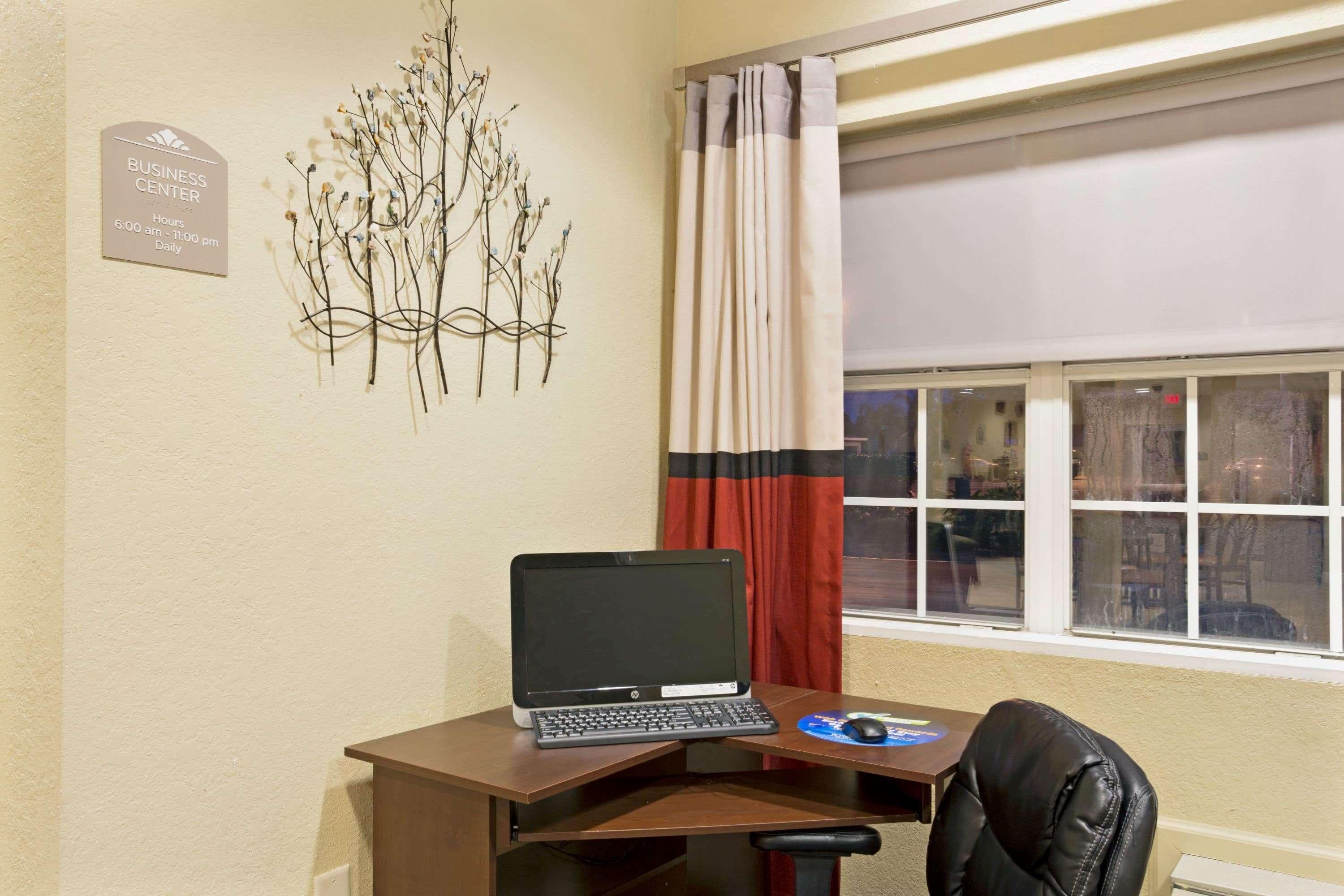 Microtel Inn & Suites By Wyndham Bushnell Buitenkant foto
