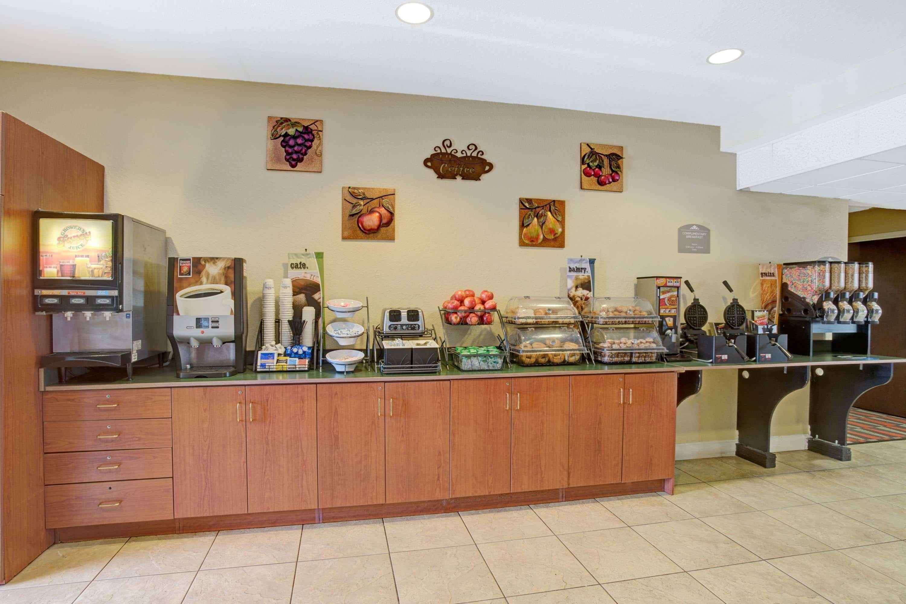 Microtel Inn & Suites By Wyndham Bushnell Buitenkant foto