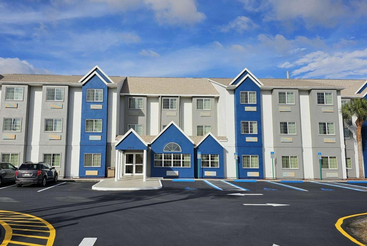 Microtel Inn & Suites By Wyndham Bushnell Buitenkant foto