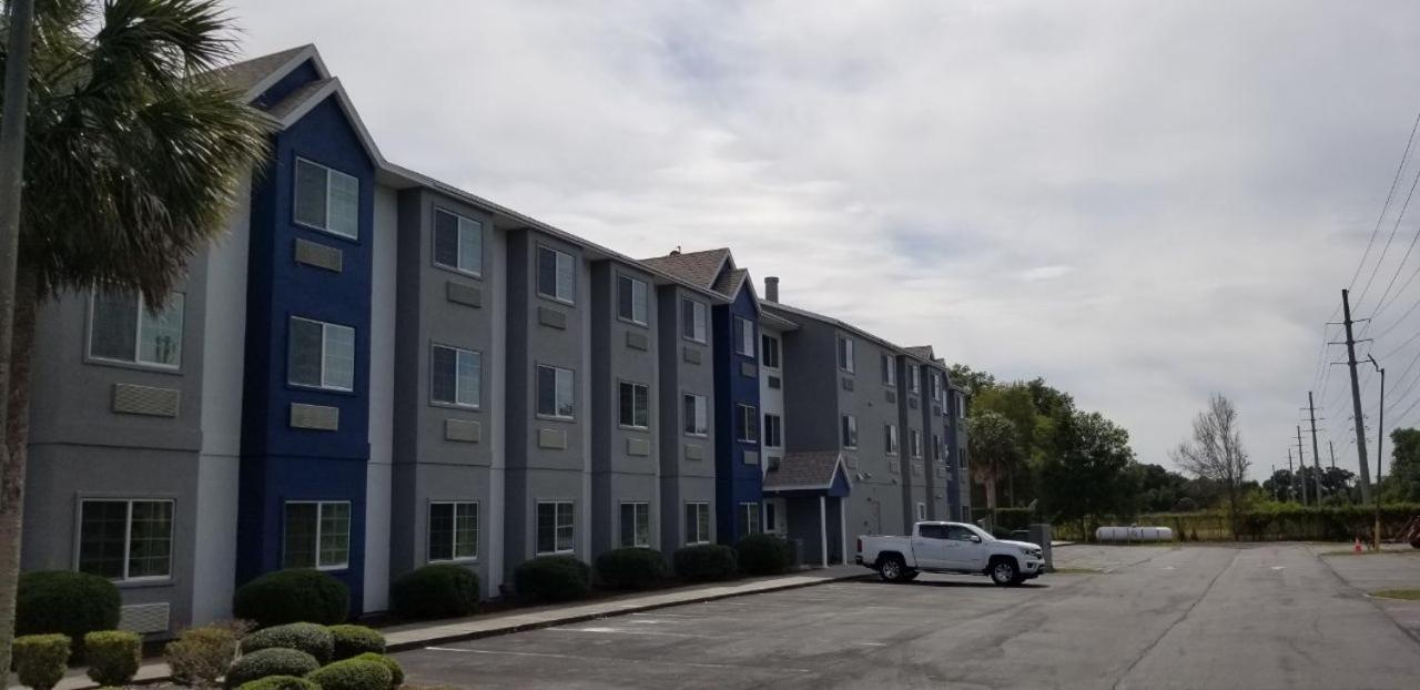 Microtel Inn & Suites By Wyndham Bushnell Buitenkant foto