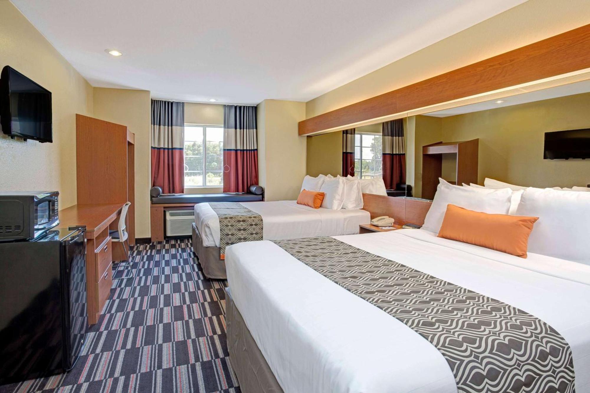 Microtel Inn & Suites By Wyndham Bushnell Buitenkant foto